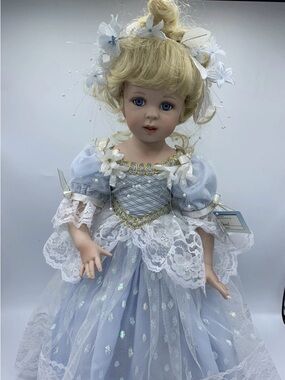 1996 Ashton Drake Porcelain Doll Cinderella Princess Collection. New with Tags.